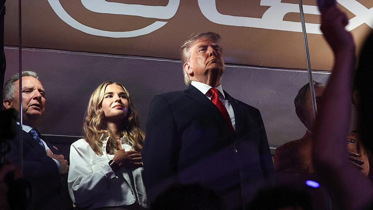 Trump'a NBA Maçında Büyük Protesto! Alınan Güvenli