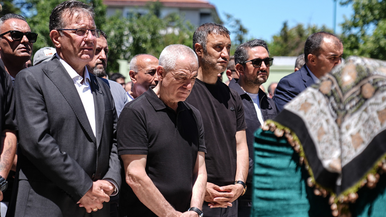Rıza Çalımbay Annesini Uğurladı, Futbol Dünyası Cenazede Buluştu