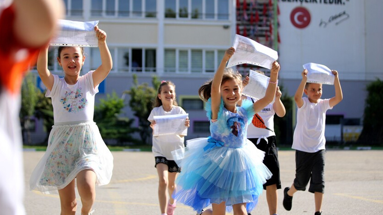 18 Milyon Öğrenci İçin Yaz Tatili Başlıyor: Yarın Karne Zili Çalacak