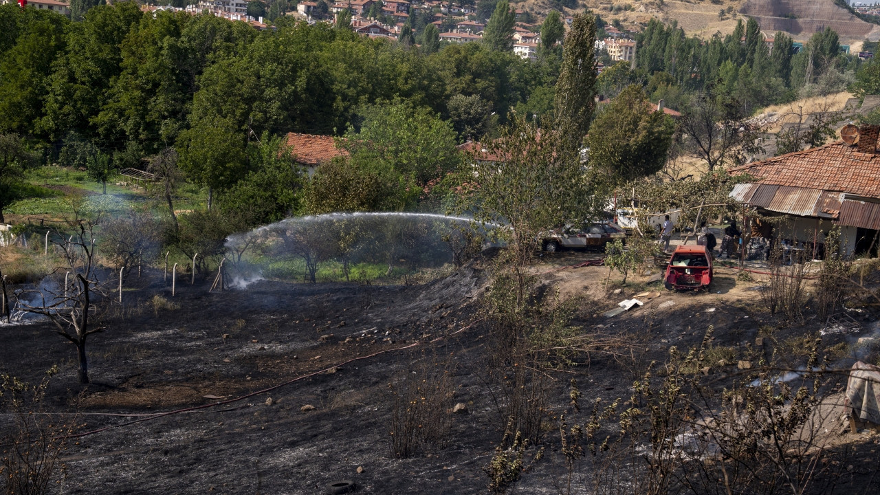 Ankara'da Otluk Alanda Çıkan Yangın Söndürüldü