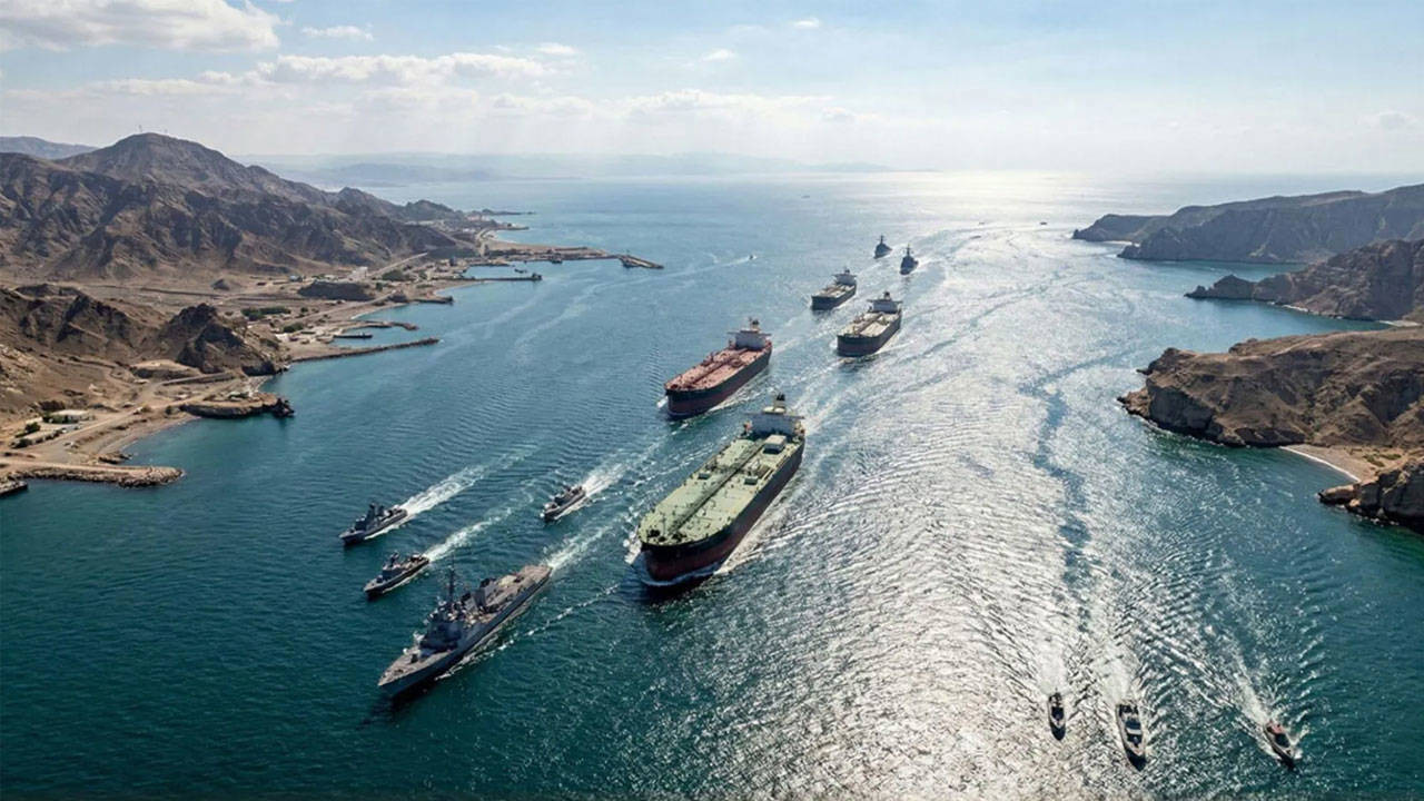 Hürmüz Boğazı'nda Tarihi Çöküş: Tanker Trafiği Dibe Vurdu, Sevkiyat 5 Milyon Varile Geriledi