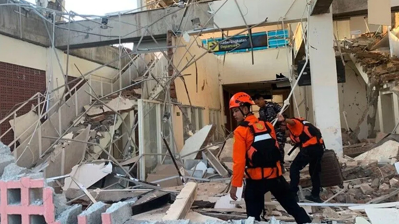 Artçı Sarsıntılar Durmuyor, Heyelanlar Yolları Yuttu! Pasifik Ateş Çemberi'nde Bilanço Ağırlaşıyor