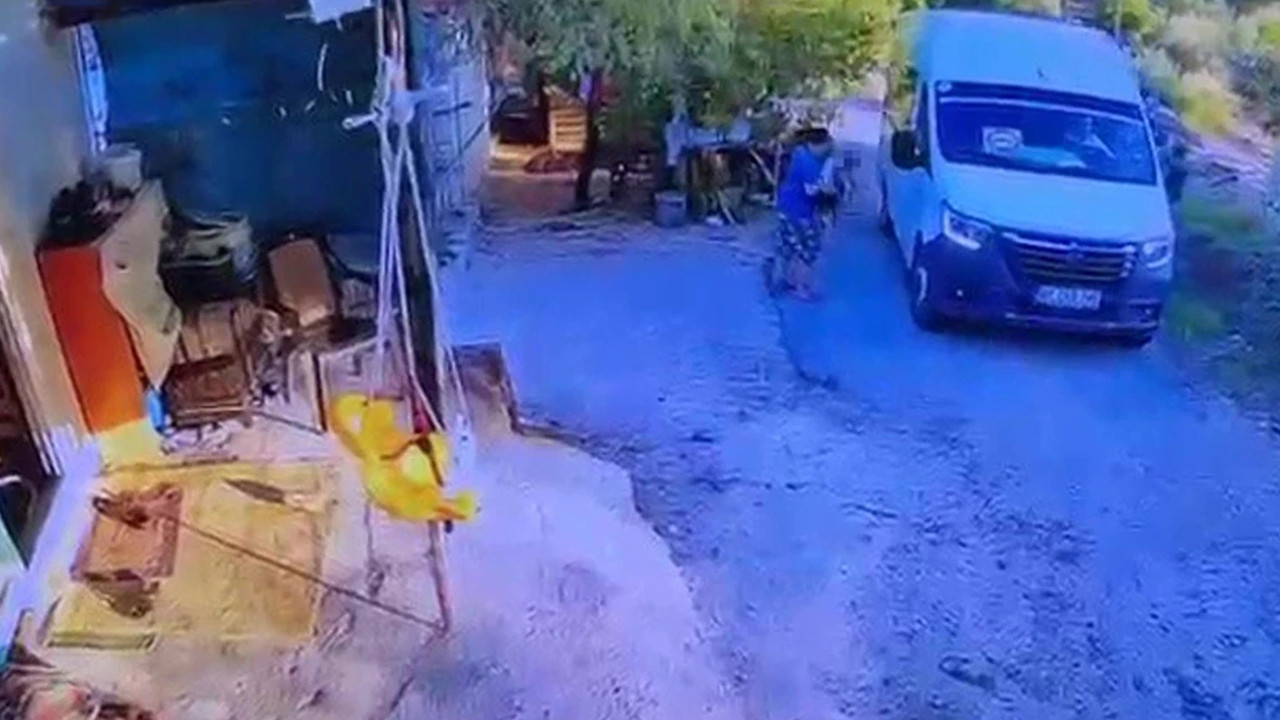 Antalya'da Kahreden Kaza: Babasının Kullandığı Minibüsün Altında Kalan Çocuk Hayatını Kaybetti