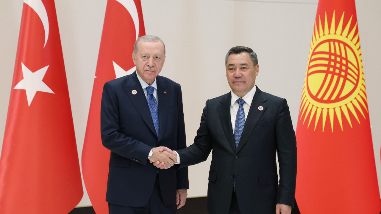 Cumhurbaşkanı Erdoğan Bişkek'te Kırgızistan Cumhurbaşkanı Sadır Caparov ile Görüştü