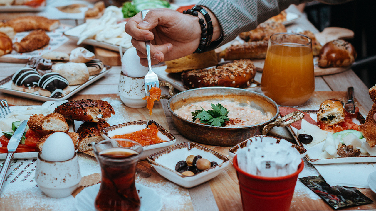 Bilim İnsanları Uyardı! Araştırma Ortaya Koydu: İlk ve Son Öğünün Saati Ömrü Etkiliyor