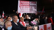 Gürcistan'da açlık grevini sürdüren Saakaşvili hastaneye kaldırıldı, binlerce kişi sokağa çıktı