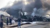 Antalya’da geri dönüşüm tesisi alev alev yandı, gökyüzü siyaha büründü