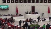 Tutanaklara geçti: Bitmez, Meclis'te kalp krizi geçirdiği sırada AKP sıralarından "Allah’ın gazabı böyle olur işte" sözleri işitildi