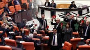 Meclis'te CHP'li Vekillerden İktidara 'Kırmızı Kart'lı Erken Seçim Çağrısı: 'Cesaretiniz Varsa...'