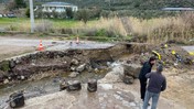 Sağanak Yağış Köprüyü Çökertti