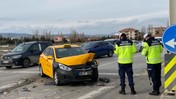 Ankara'da Otomobille Taksi Çarpıştı: Yaralılar Var