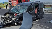Kamyonet ile Otomobil Çarpıştı: 3 Yaralı