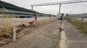 Amasya Taşova’da Feci Kaza: Hafif Ticari Araç Su Kanalına Uçtu, 2 Yaralı