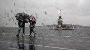 İstanbul'da Dolu Alarmı! Yollar Göle Döndü