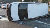 Uşak'ta Ticari Araç Devrildi! 1 Ölü, Biri Bebek 4 Yaralı