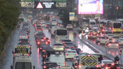 İstanbul'da Trafiğe Sağanak Engeli! Yollar Kilitlendi, Yoğunluk Yüzde 90'a Çıktı