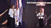 Ebru Yaşar’a 'Yılın İlham Veren Sanatçısı' Ödülü: Filistin Konuşmasıyla Büyük Alkış Aldı