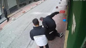 Beyoğlu’nda Dehşet Anları! Yumruk ve Tekmeler Havada Uçuştu