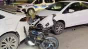 Aksaray'da Zincirleme Kaza! 3 Otomobille Motosiklet Birbirine Girdi