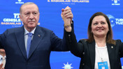 Burcu Köksal Resmen AK Parti'de! Rozetini Cumhurbaşkanı Erdoğan Taktı