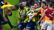 Derbi Sonrası Ortalık Karıştı, 2 Oyuncuya Kırmızı Kart! Polis Sahaya Girdi