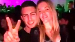 Ünlü futbolcu tuvalette cinsel ilişkiye girerken yakalandı!