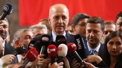 AKP İstanbul milletvekili Numan Kurtulmuş TBMM Başkanlığı için dilekçesini verdi