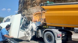 Cehennem Deresinde Feci Kaza: İki TIR Çarpıştı
