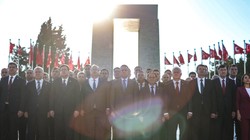 CHP Lideri Özgür Özel, Çanakkale Şehitler Abidesi'ni Ziyaret Etti