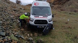 Kaza Yerine Giden Ambulans Devrildi: 11 Yaralı