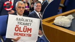 Meclis'te Çarpıcı Protesto! Sağlık Bakanı Memişoğlu'na Bebek Kıyafetleriyle 'İstifa Et' Dediler