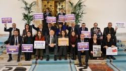 DEM Parti'den Meclis'te 'Kayyım' Protestosu! Oturma Eylemi Başlattılar