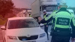 Çakarlı Araçtan Çıkanlar Polisi Dehşete Düşürdü! Kaputa Gizlenmiş, Tam 15 Tane…