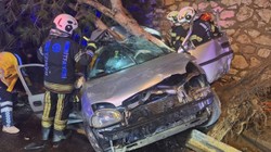Denizli'de Korkunç Kaza! Araç Hurdaya Döndü, 2 Genç Hayatını Kaybetti