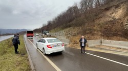 Düzce'de Heyelan! Yol Ulaşıma Kapandı