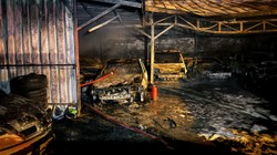 Oto Galeride Yangın! 13 Araç Küle Döndü