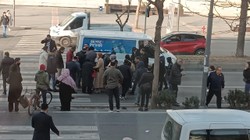 Yolun Karşısına Geçmek İsteyen 6 Yaşındaki Çocuk Dehşeti Yaşadı