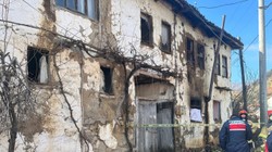 Bursa'da Alevler Evi Sardı, İtfaiye Cansız Bedenini Buldu