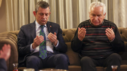 Özgür Özel'den Faciada Yakınlarını Kaybedenlerin Ailelere Taziye Ziyareti