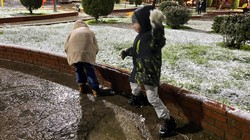İstanbul'da Kar Yağışı Sürüyor! Çocuklar Soluğu Park ve Bahçelerde Aldı