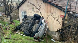 Otomobil Evin Bahçesine Uçtu