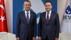 Genel Başkanlık Döneminde İlk! Özgür Özel, Ali Babacan'ı Ziyaret Etti