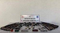 Antalya'da Kaçakçılık Operasyonu: 18 Kişi Gözaltında