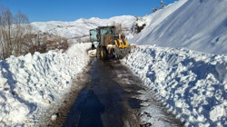 Kapanan Köy Yollarını Açma Çalışmaları Sürüyor