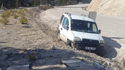 Burdur’da Hafif Ticari Araç Şarampole Uçtu