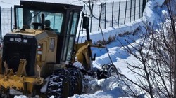 Elazığ'da Kar Yağışının Kapattığı Yolları Açma Çalışmaları Sürüyor