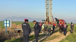 Sondaj Makinesi Faciası! Önce Montu Sonra Kendisi Sıkıştı
