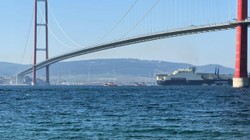 Boru Döşeme Gemisi, Çanakkale Boğazı'ndan Geçti