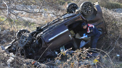 Devrilen Otomobildeki 1 Kişi Öldü, 4 Kişi Yaralandı