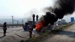 İş Makinesi Taşıyordu, Aniden Cayır Cayır Yandı